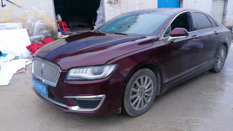 黃石18年林肯MKZ4