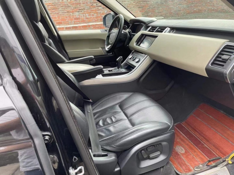 成都14年路虎揽胜运动5