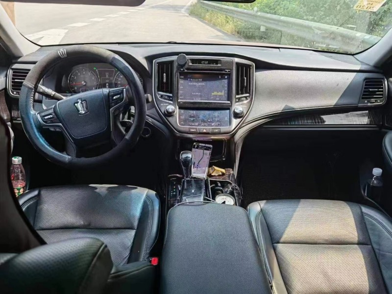 邵阳16年丰田皇冠4