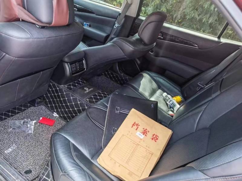 邵阳16年丰田皇冠6