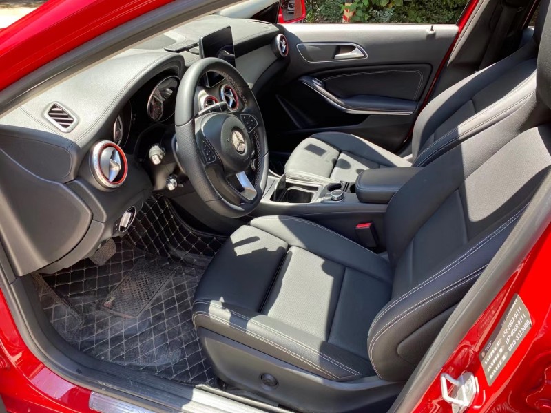 成都17年奔驰GLA5