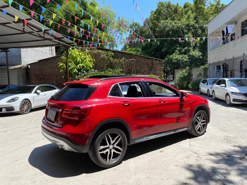 成都17年奔驰GLA6