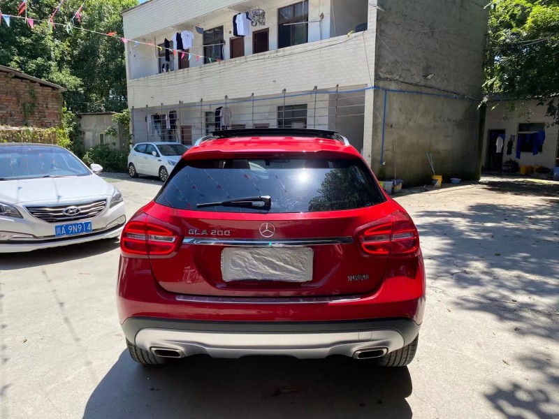 成都17年奔驰GLA7