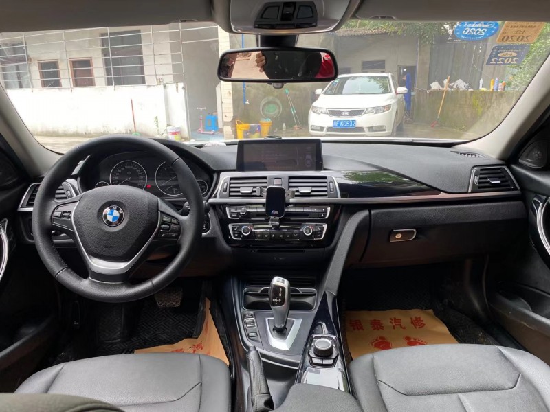 成都16年宝马3系5