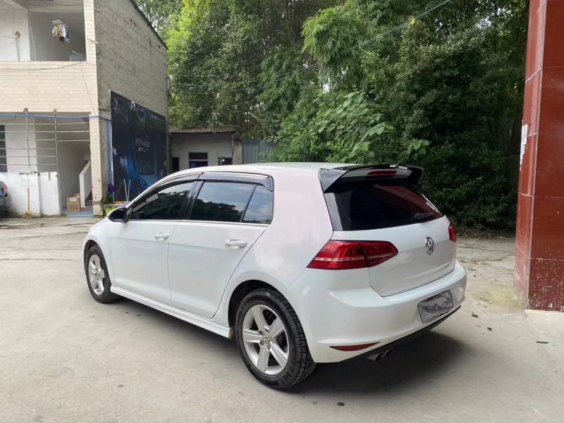 成都16年宝马3系8