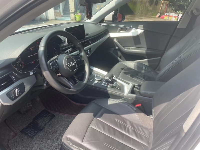 成都19年奥迪A4L5