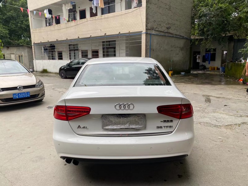 成都14年奥迪A4L8