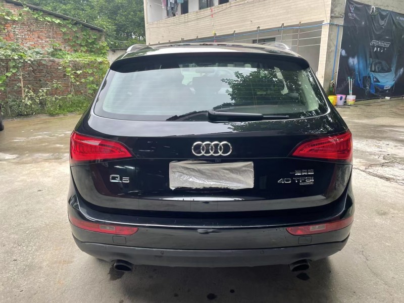 成都15年奥迪Q58