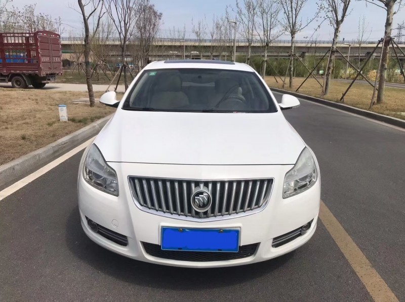 青岛12年别克君威9