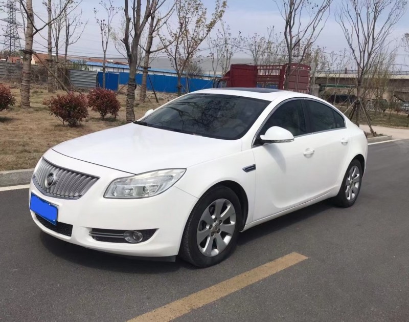 青岛12年别克君威8