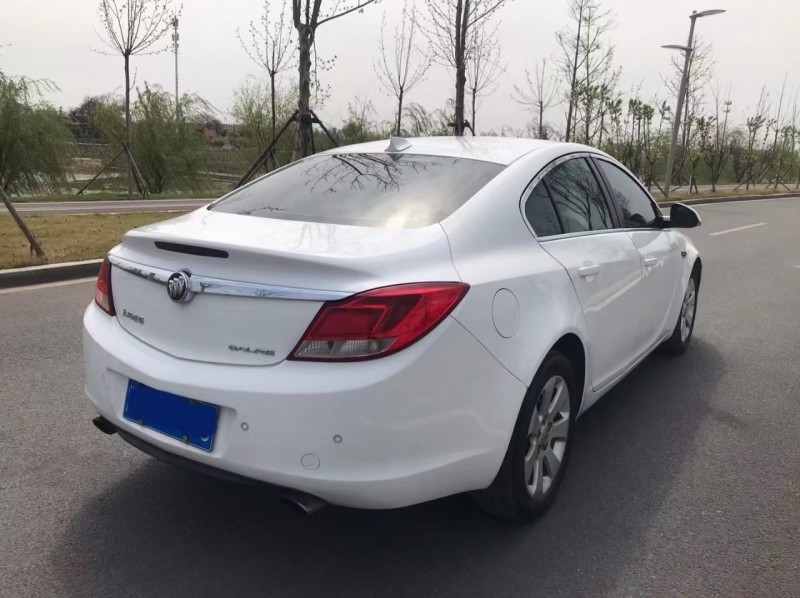 青岛12年别克君威6