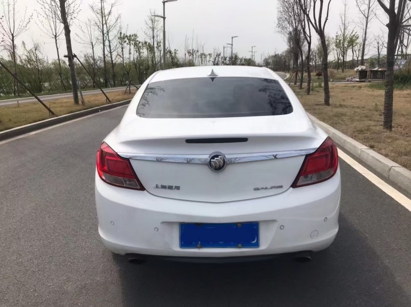 青岛12年别克君威4