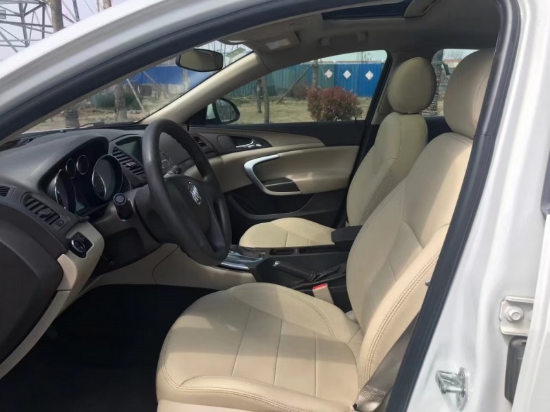 青岛12年别克君威3