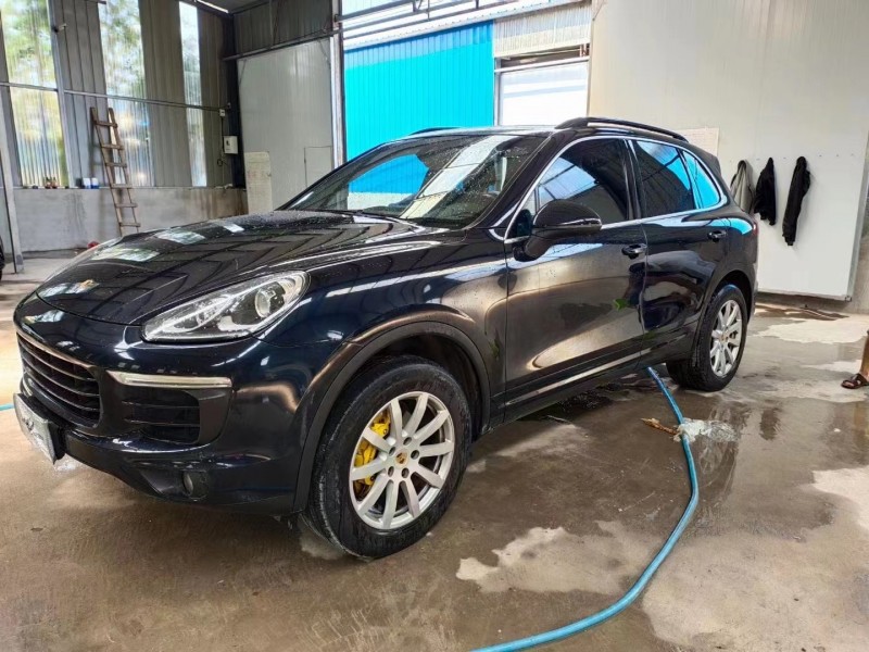 武汉15年保时捷卡宴2