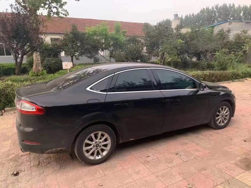 济宁11年福特蒙迪欧8