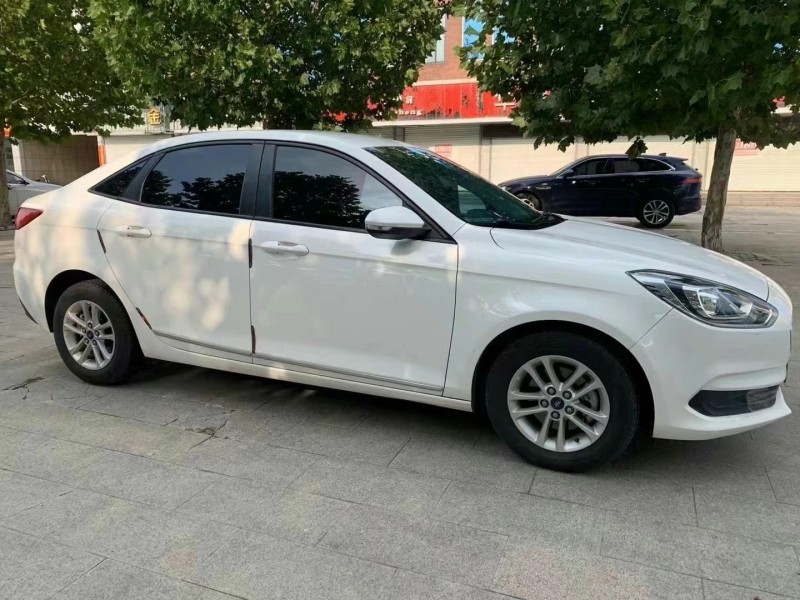 潍坊19年福特福睿斯3