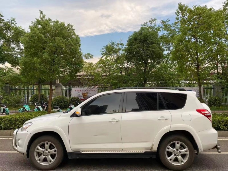 常德12年豐田RAV4榮放6