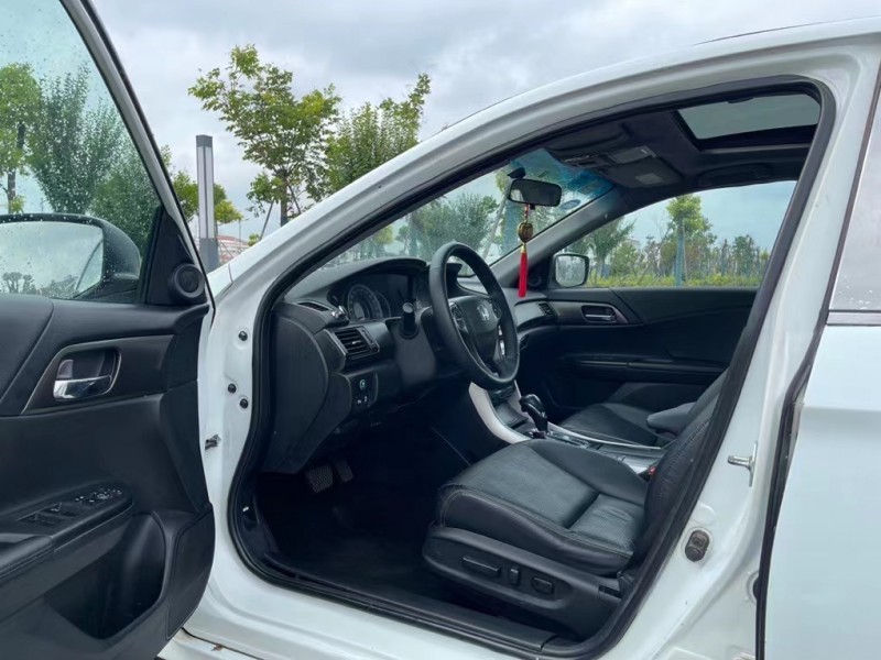 盐城14年本田雅阁4