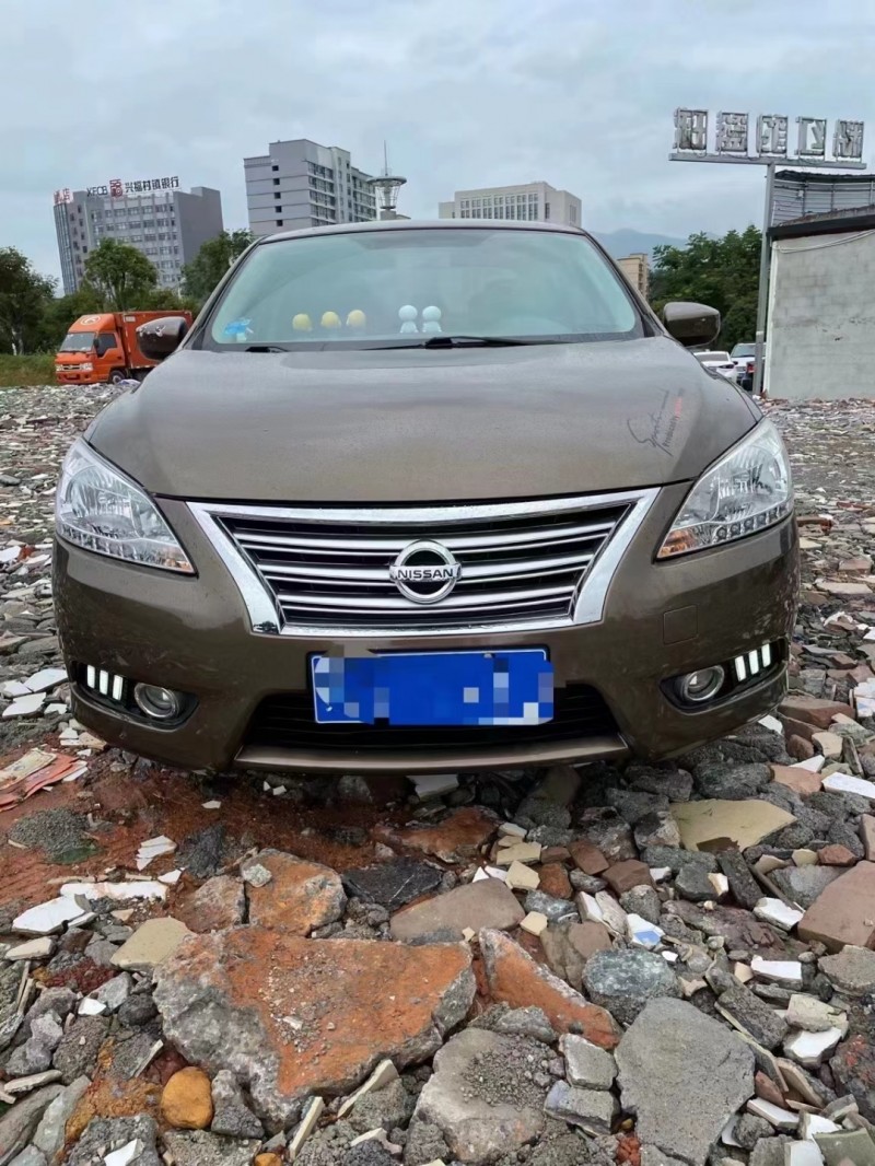 鄂州15年日產軒逸1