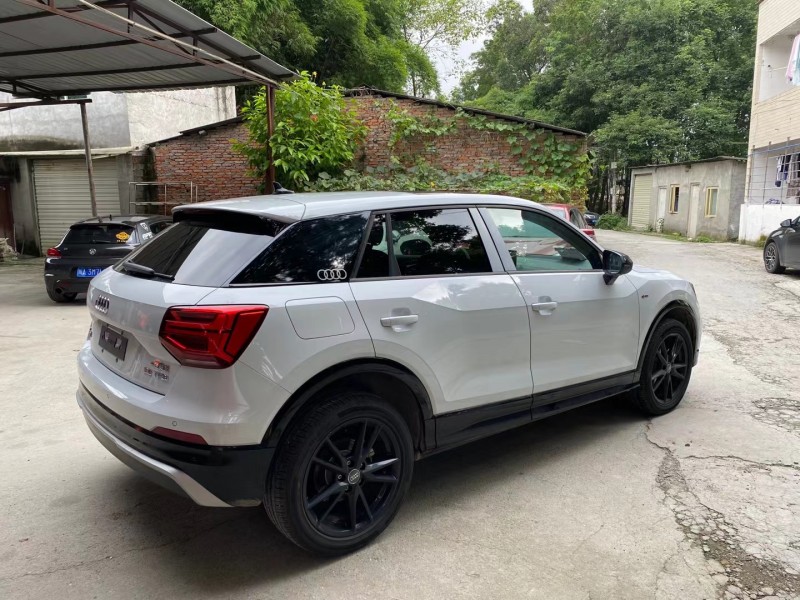 成都21年奥迪Q27