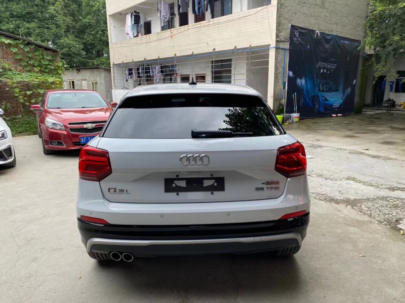 成都21年奥迪Q28