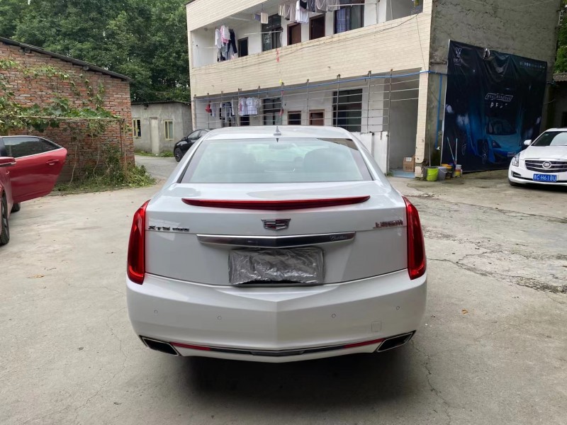 成都14年凯迪拉克XTS8