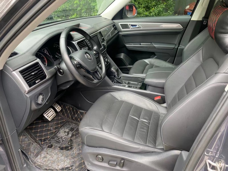 成都17年大众途昂5