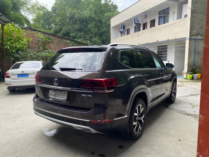 成都17年大众途昂7