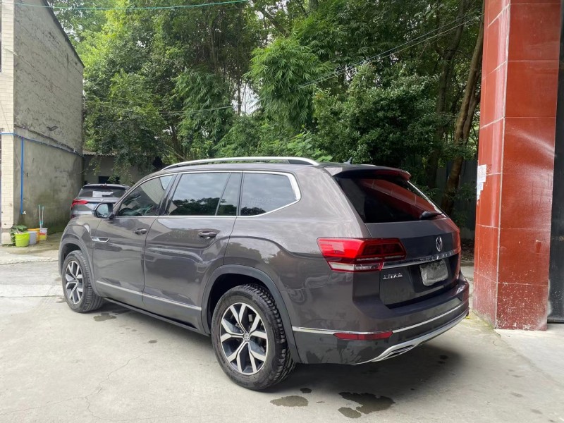 成都17年大众途昂9