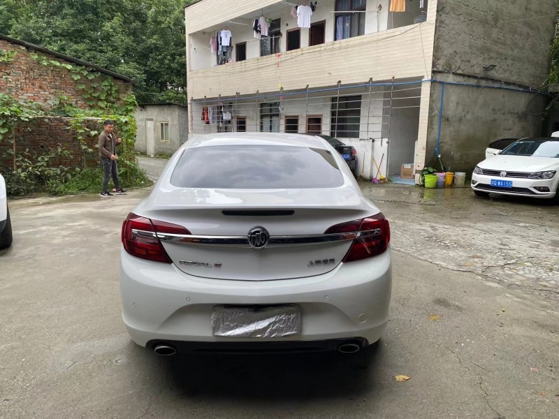 成都15年别克君威8