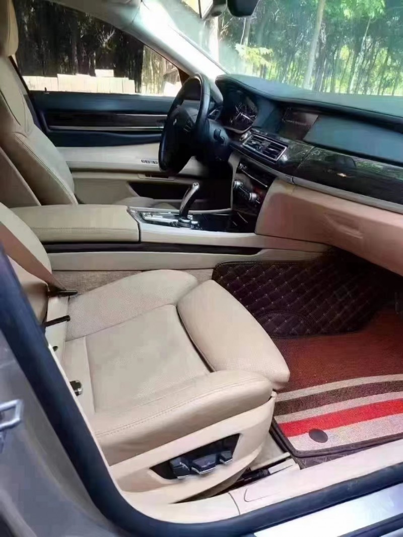 保定11年宝马7系8