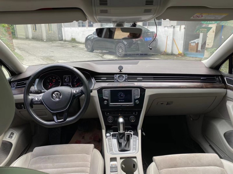 成都17年大众迈腾4