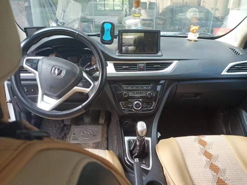 合肥15年長安汽車悅翔V74