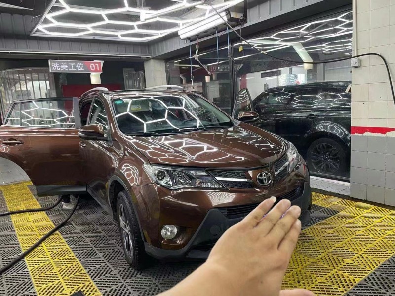 紹興15年豐田RAV4榮放2