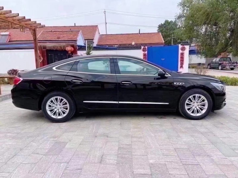 潍坊18年别克君越7