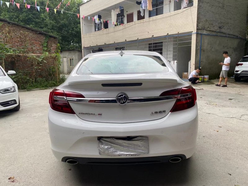 成都16年别克君威8