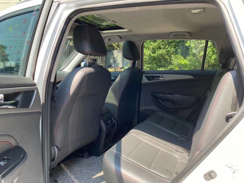 成都20年长安汽车CS755