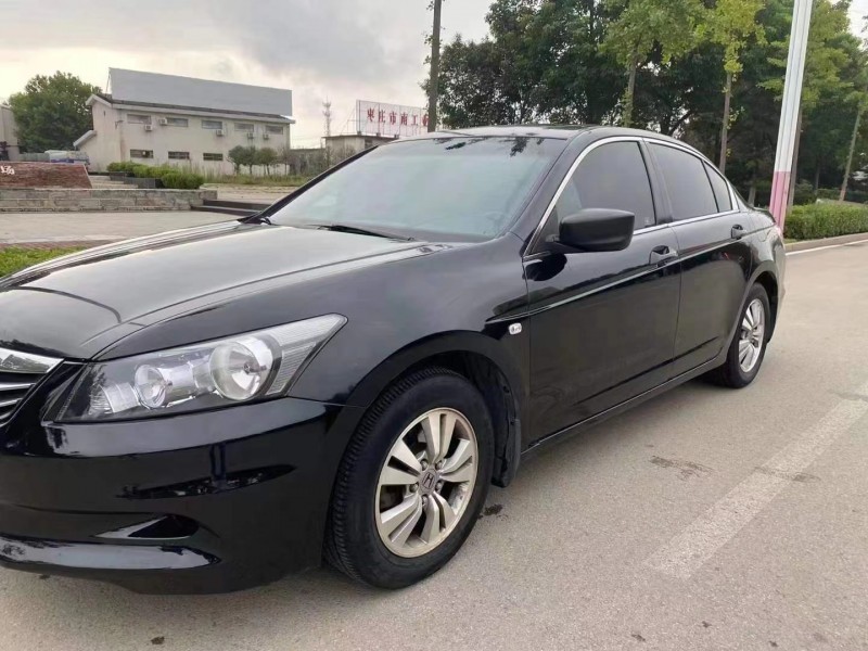 济宁11年本田雅阁3