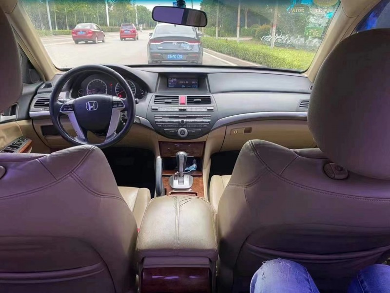 济宁11年本田雅阁4