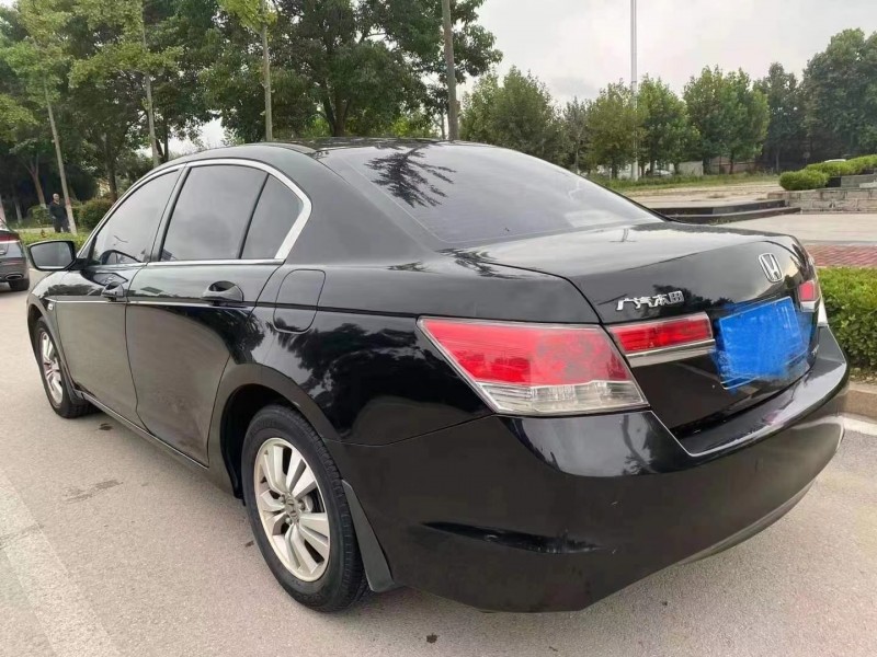 济宁11年本田雅阁8