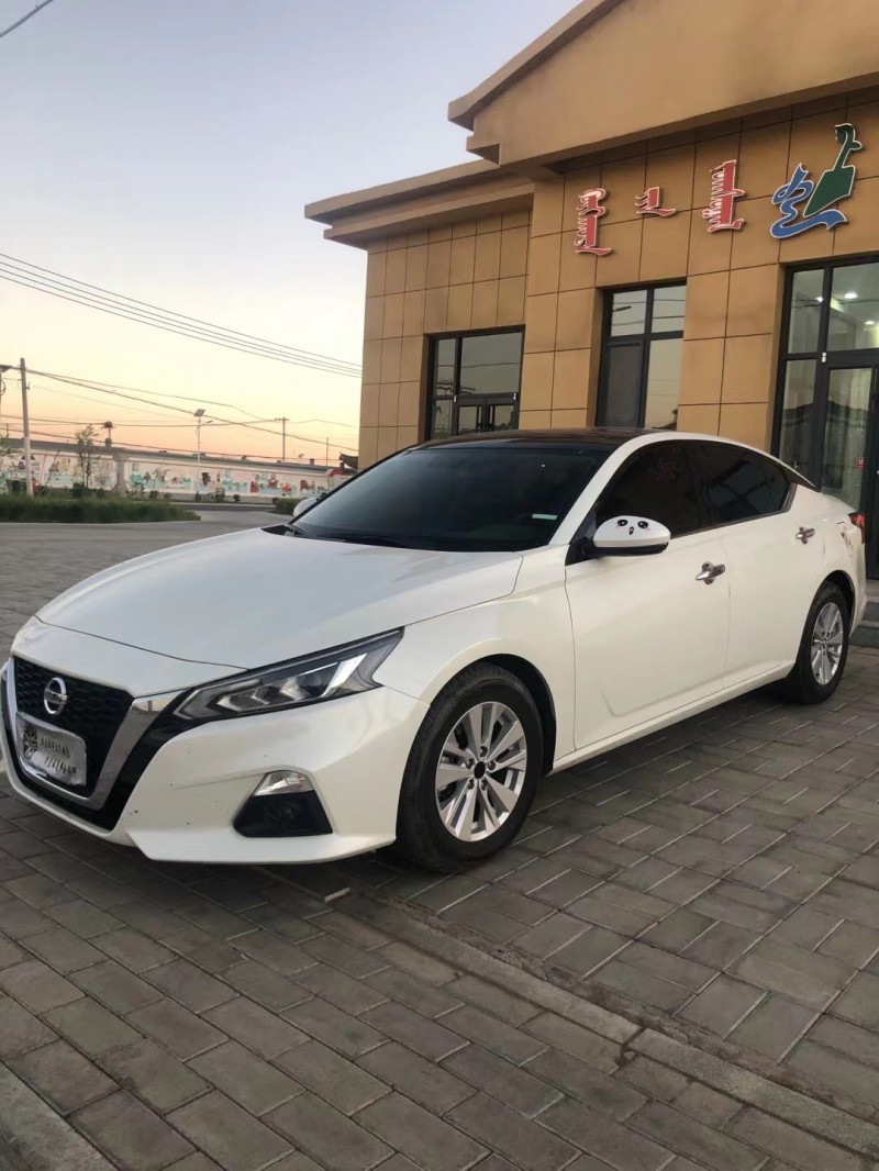 通遼19年日產天籟2