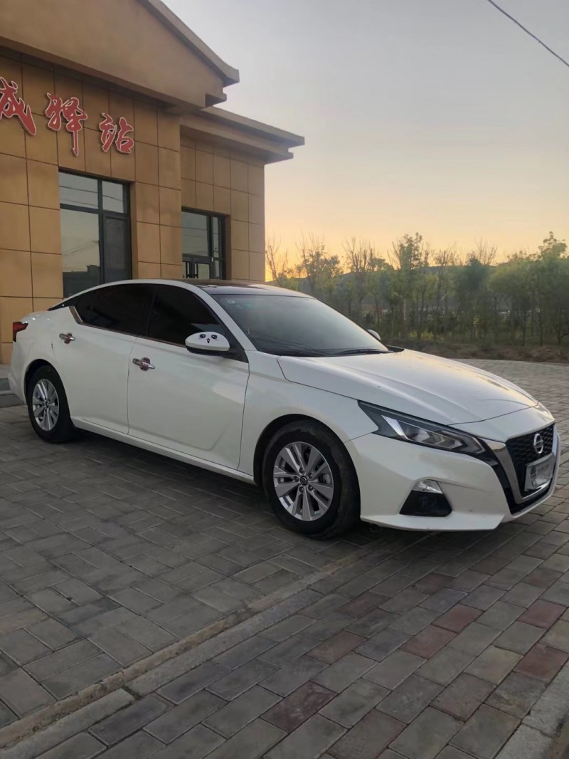 通遼19年日產天籟3