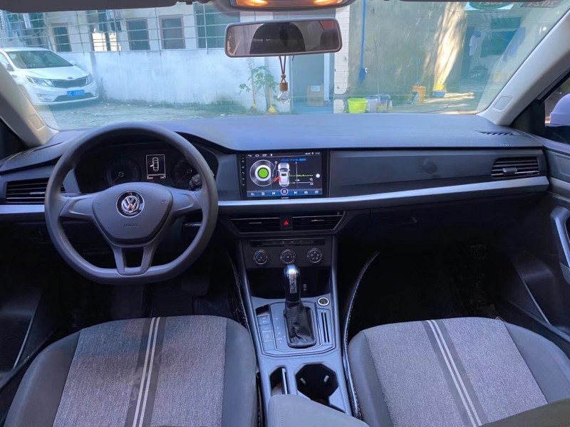 成都19年大众朗逸5