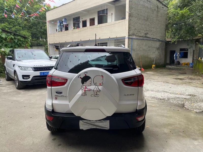 成都20年福特翼搏8