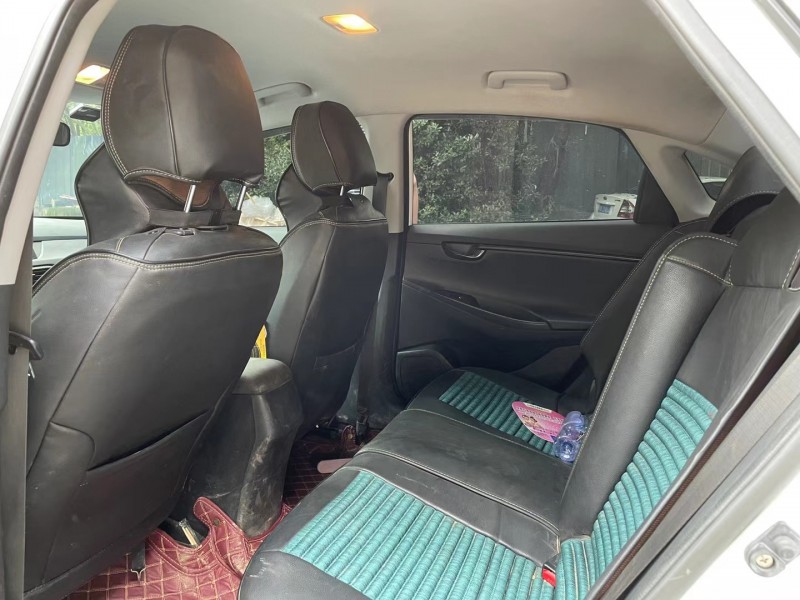 成都20年现代悦动6