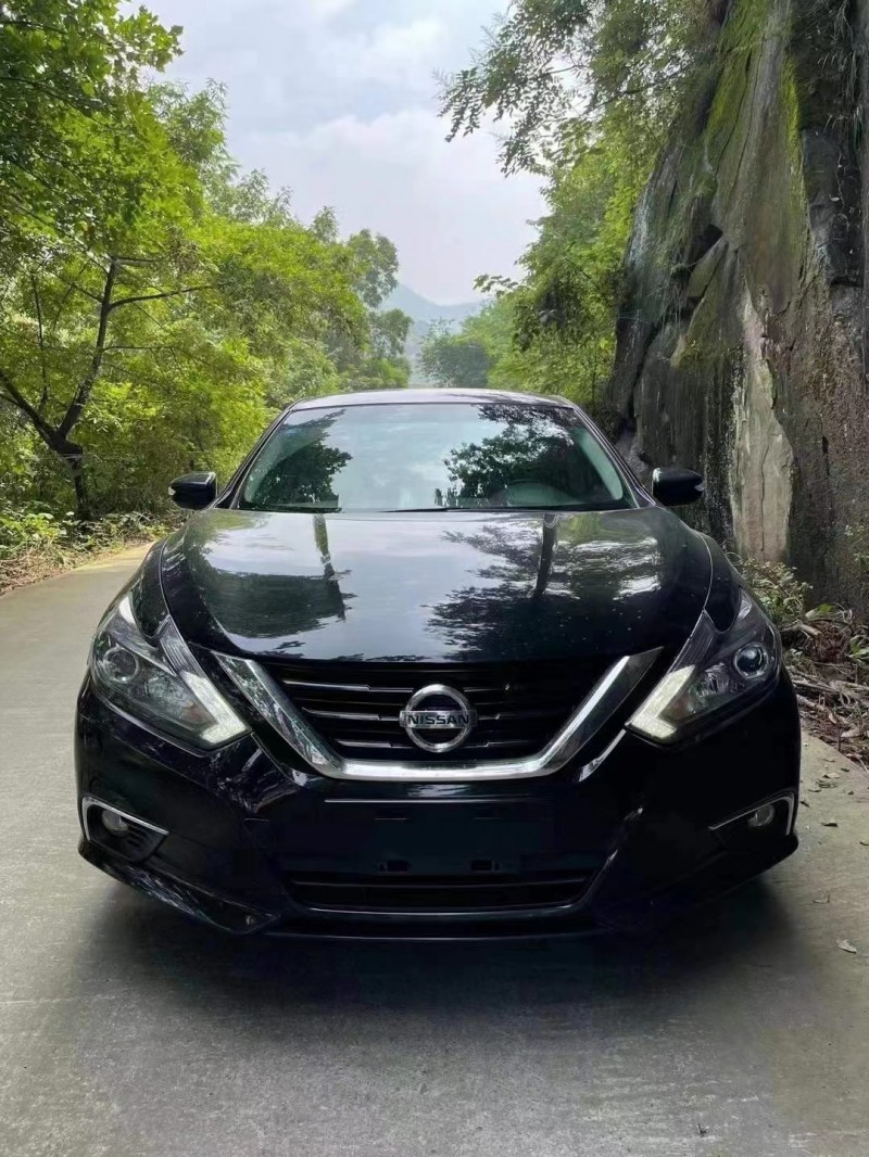 成都18年日产天籁1