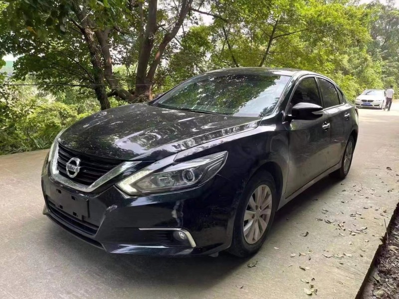 成都18年日产天籁2