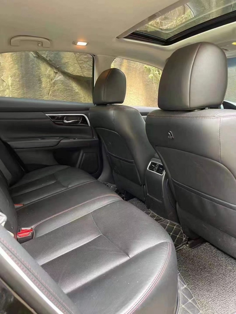 成都18年日产天籁5