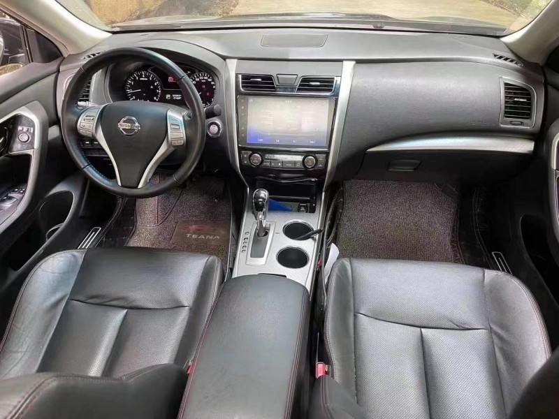 成都18年日产天籁4