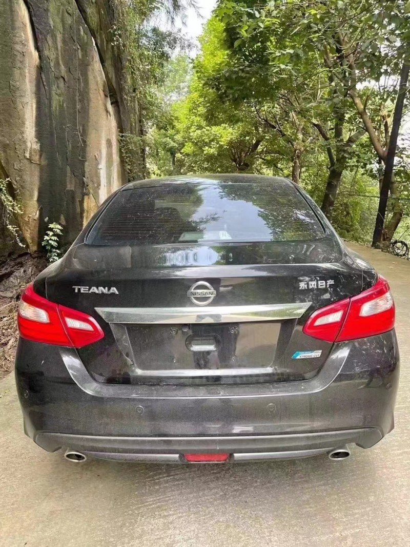 成都18年日产天籁9